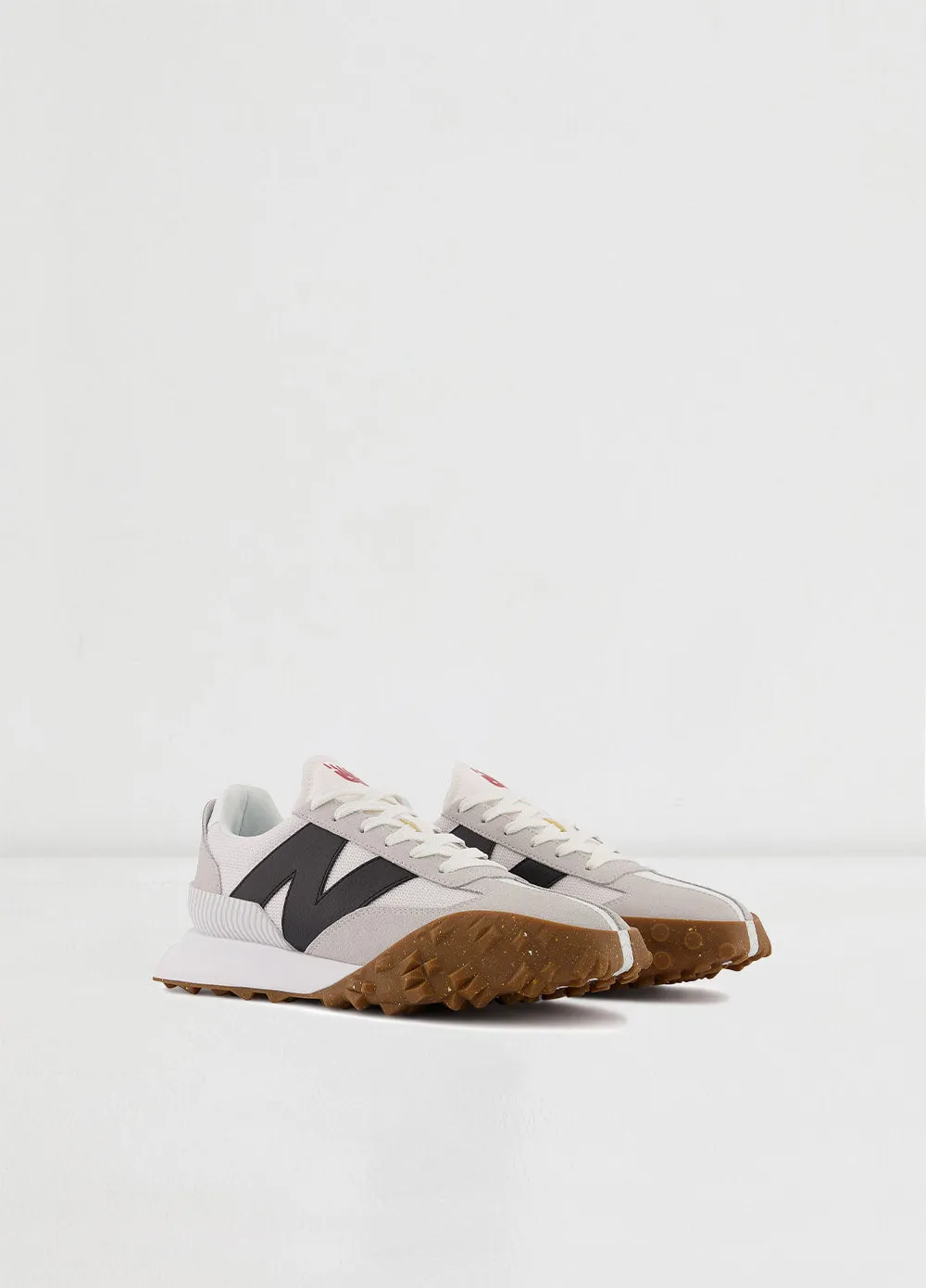 UXC72 Sneakers