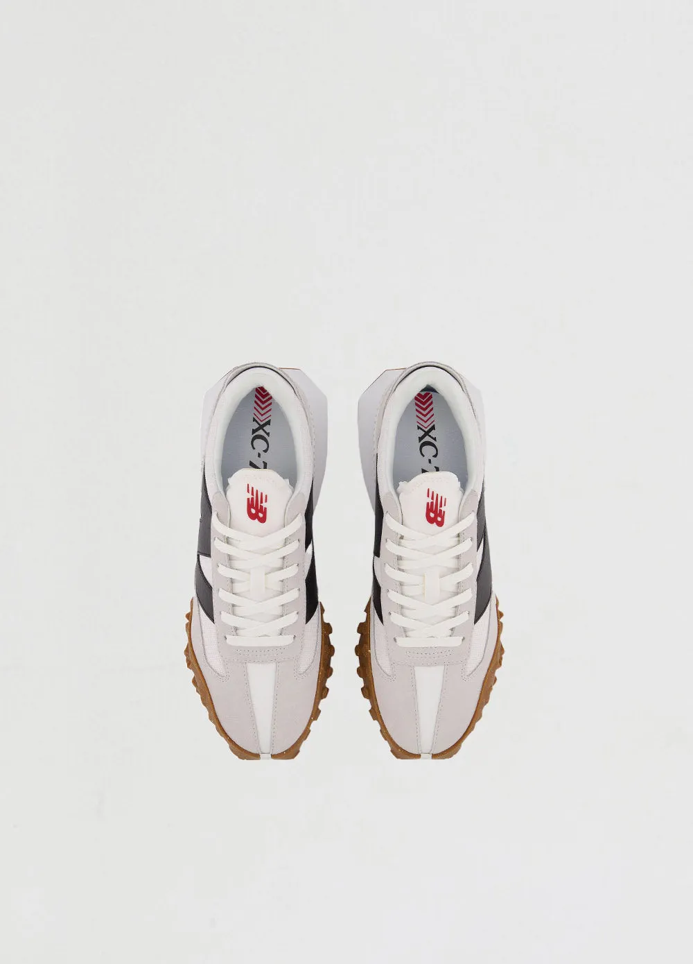 UXC72 Sneakers