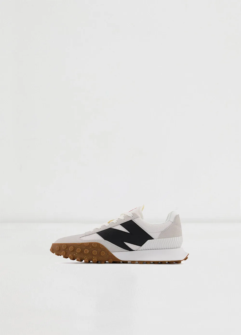 UXC72 Sneakers
