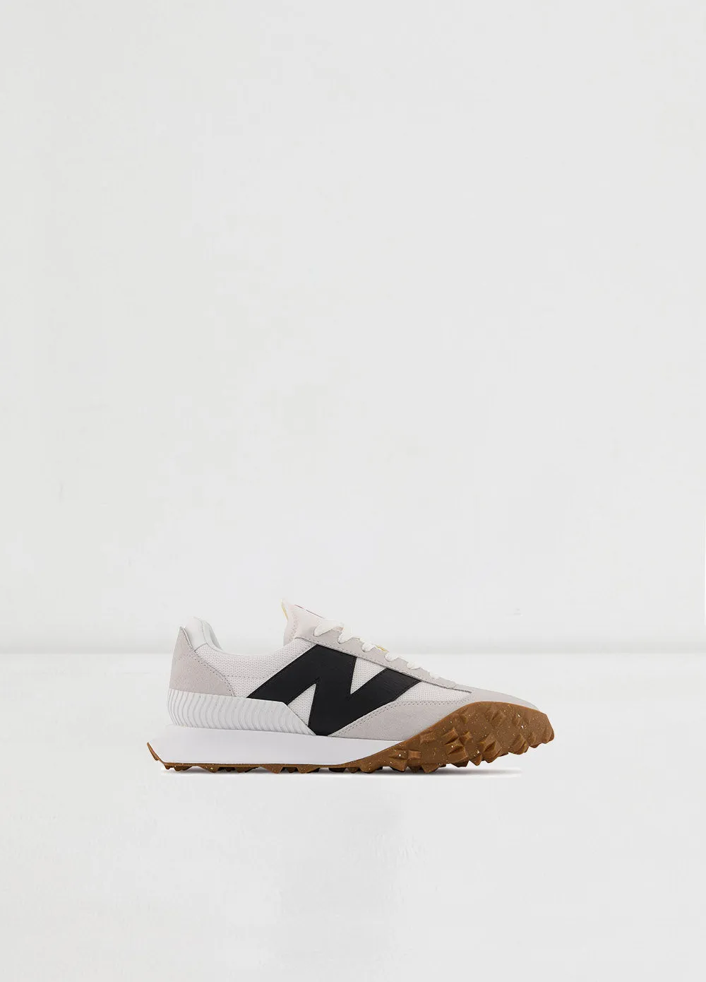 UXC72 Sneakers